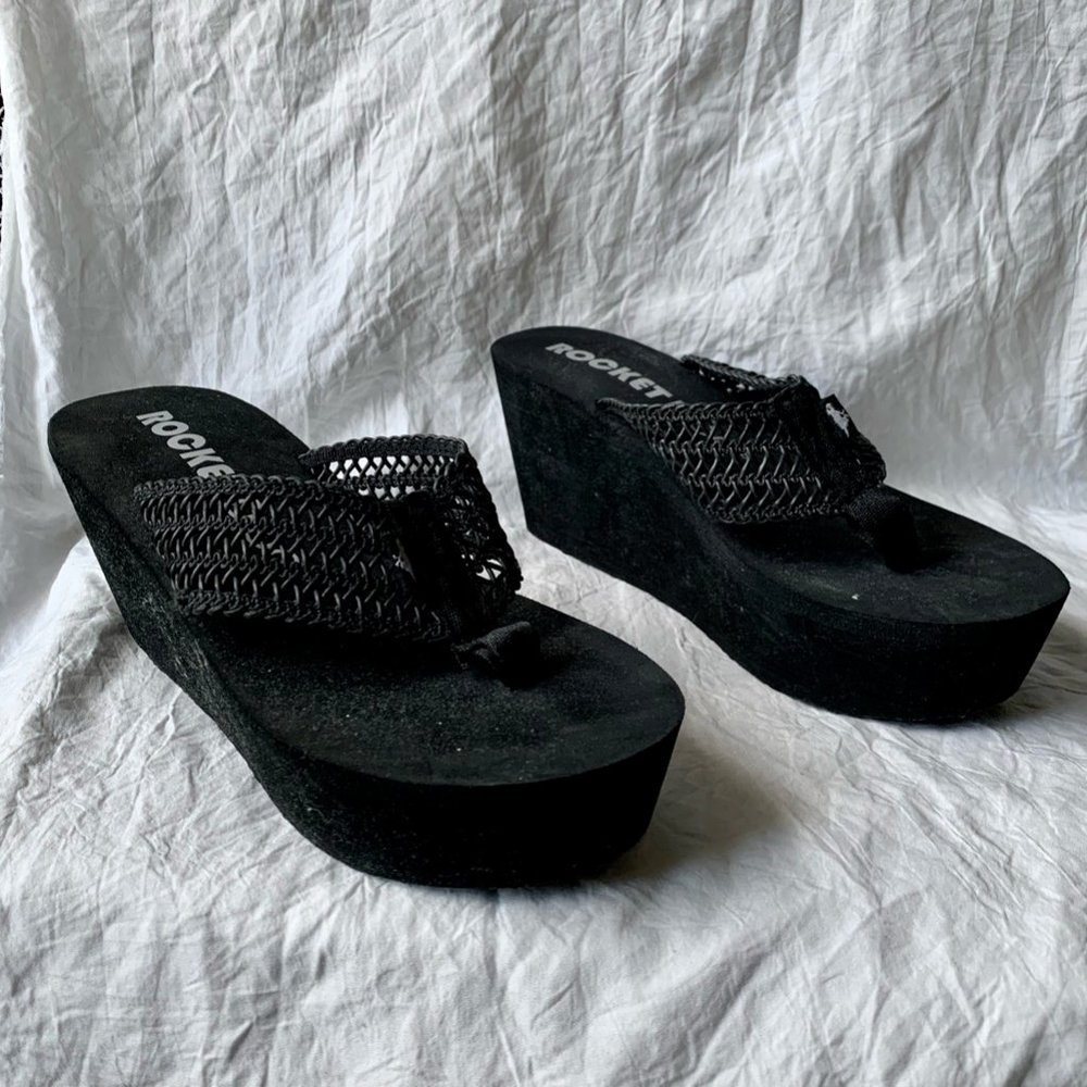 Rocket Dog Womens Platform Flip Flop Sandals Black Cutout Wedge Slip On Y2K 7